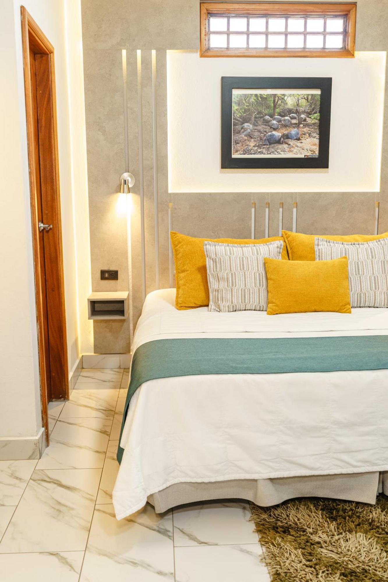 Hotel Santa Fe Puerto Ayora  Exteriör bild